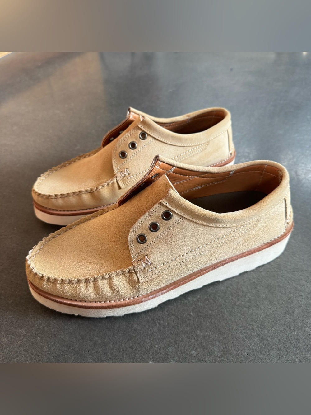 Men’s Easymoc shoes size 9 in excellent condition . - Picture 4 of 7